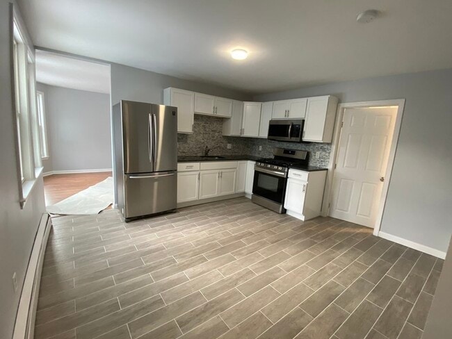 Building Photo - 9 Sanderson Pl