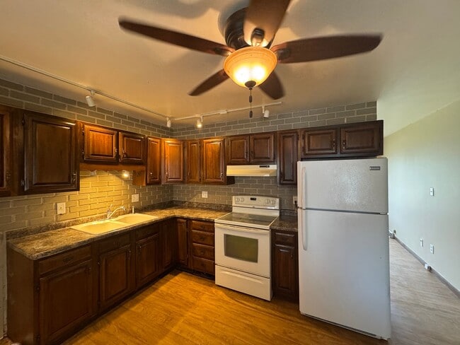 Foto del edificio - Charming and Spacious East Moline Home!