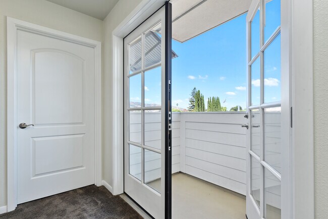 Balcón privado y amplio del dormitorio - 82-90 2nd St