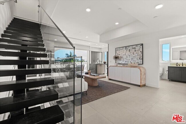 Foto del edificio - 1257 N Sweetzer Ave