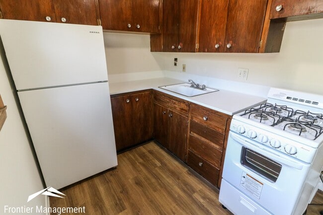 Building Photo - Unique Studio Apartment Located in East Manhattan!