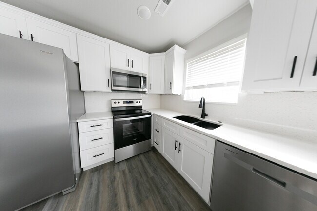Building Photo - 374 SE 85th Rd