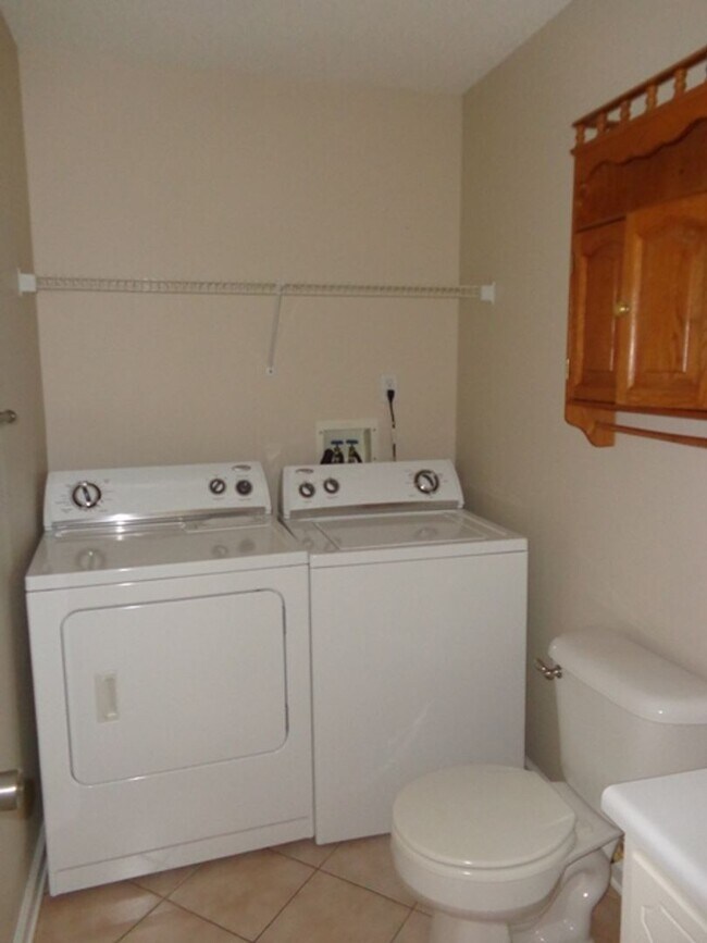 Foto del edificio - 137 Commons Dr