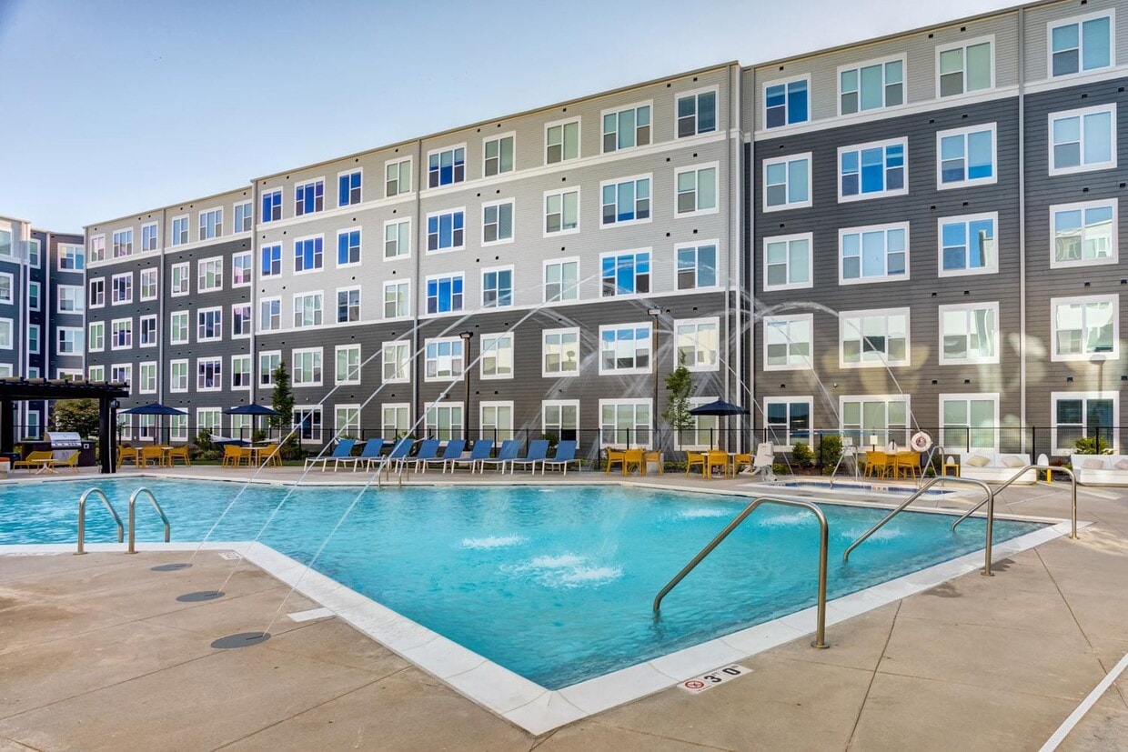 The Banks Student Living 104 E 7th St Coralville, IA