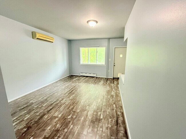 Foto del edificio - 145 Spring Valley Rd