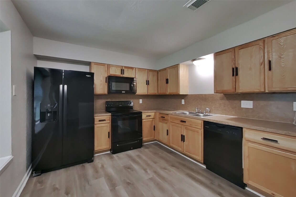 Building Photo - 12211 Haroldson Forest Dr