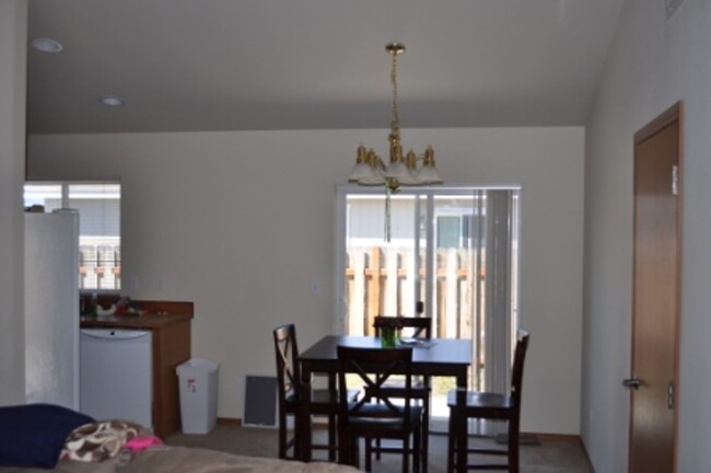 Foto del edificio - 608 East Remington Drive