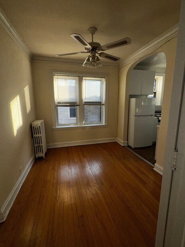 Building Photo - 4437 N Wolcott Ave