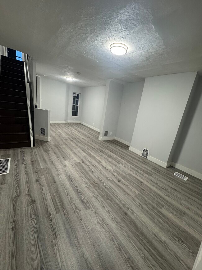 Foto del edificio - 5669 Matthews St