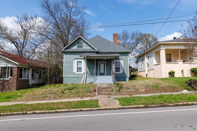 Foto del edificio - 3 Bedroom, 2 Bath in North Pratt