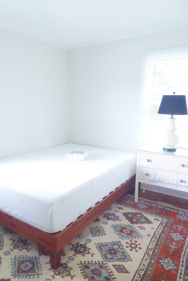 Building Photo - 209 N Bigby Dr