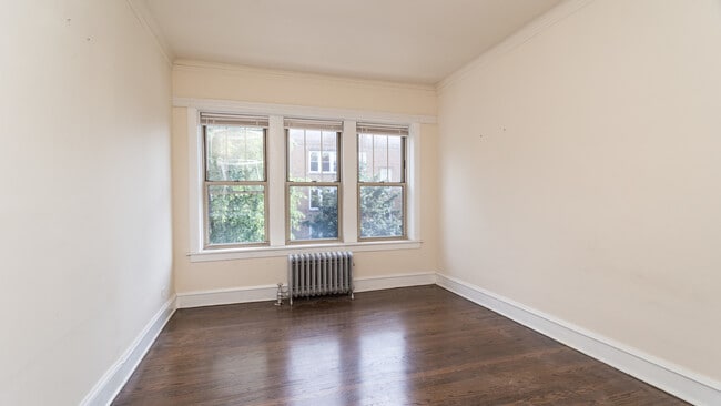 Foto del edificio - 4744 W Roscoe St