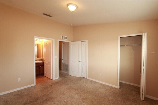 Building Photo - 1250 Windsor Lake Cir