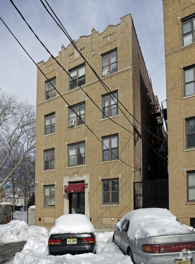 Primary Photo - 198 Kensington Ave