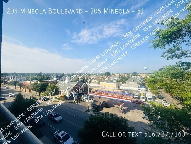Foto del edificio - 205 Mineola Blvd