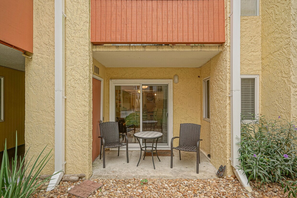 Foto principal - 209 W Miracle Strip Pkwy