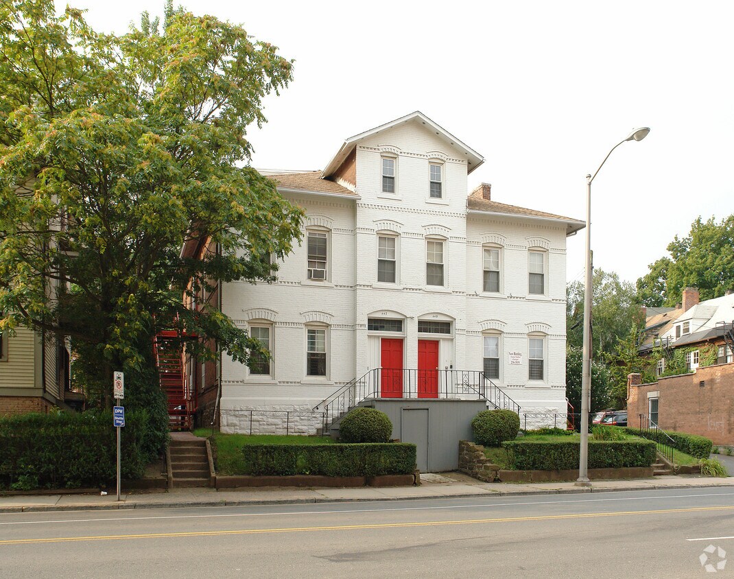 Primary Photo - 447-449 Capitol Ave