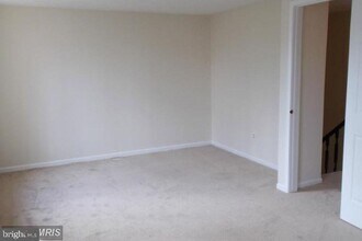 Building Photo - 16198 Henderson Ln