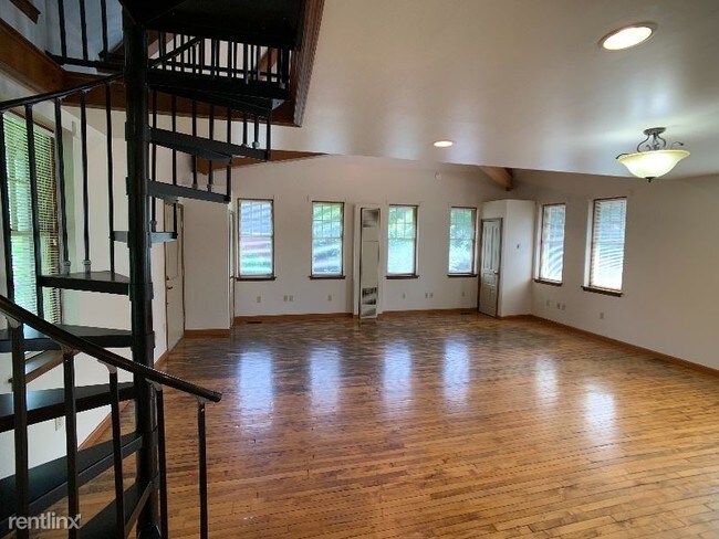 Building Photo - 1 br, 1 bath Apartment - 609 Madison Ave