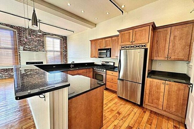 Building Photo - 1-Bed Condo at 165-181 Market St, Lowell –...