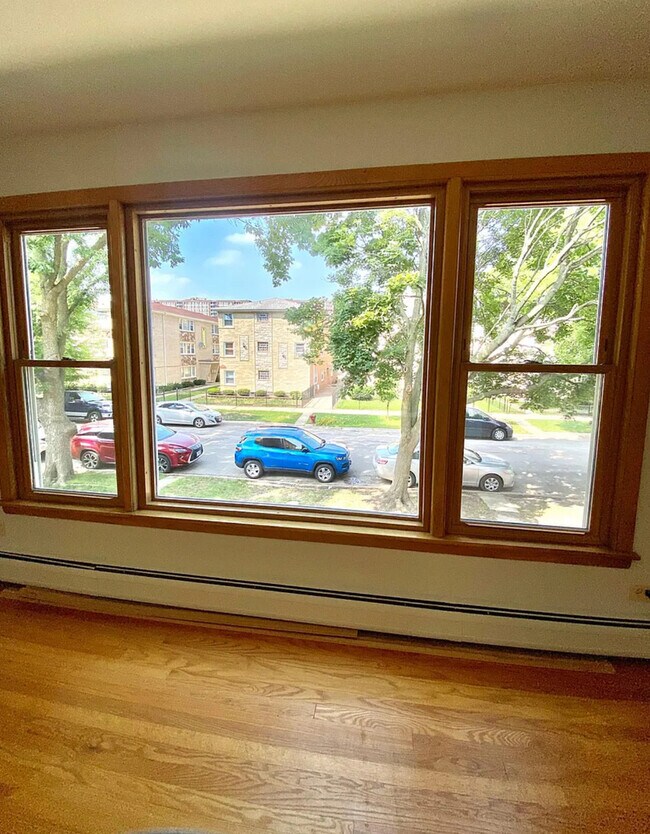 Foto del edificio - 8629 W Summerdale Ave