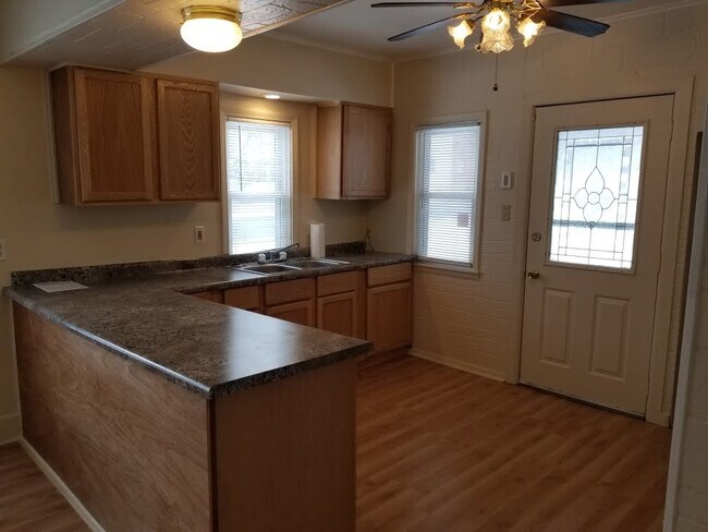 Building Photo - 2439 Elm Street