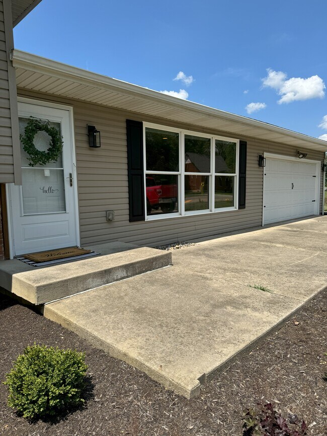 Foto del edificio - 5347 Harmont Ave NE