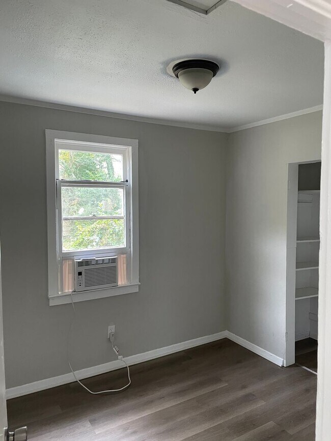 Building Photo - Charming 3 Bed 1 Bath Ranch