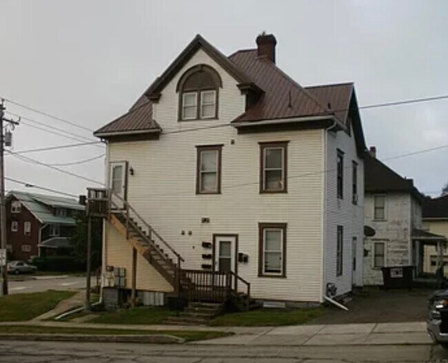 Building Photo - 627 N Ctr Ave