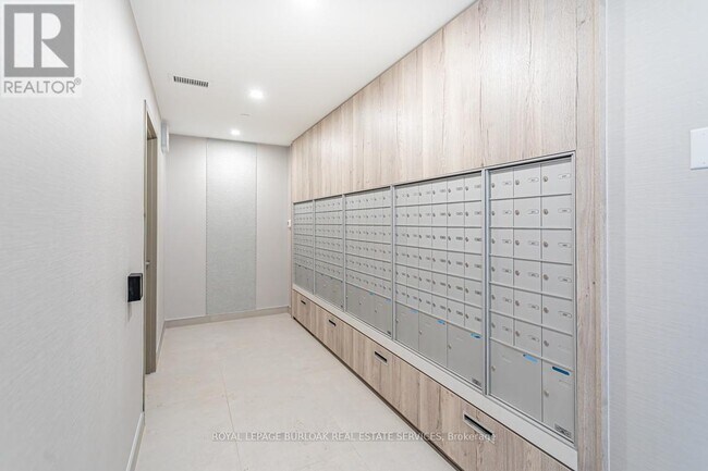 Photo du bâtiment - 3210 Dakota Cmn