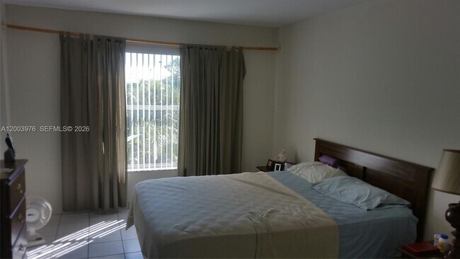 Foto del edificio - 9405 W Flagler St