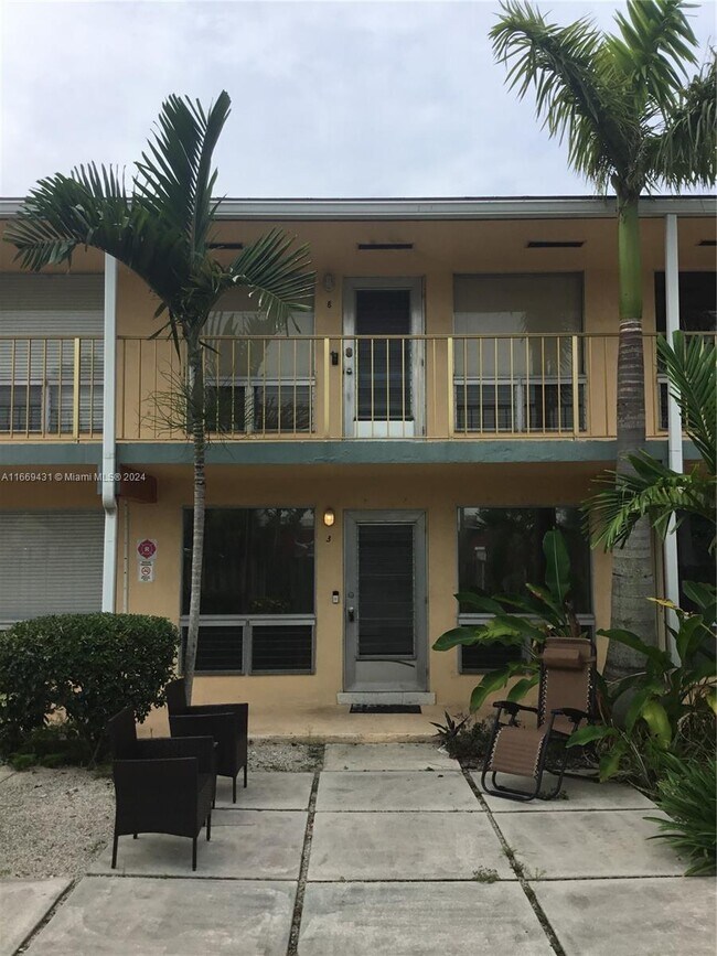 Building Photo - 2624 NE 30th Pl