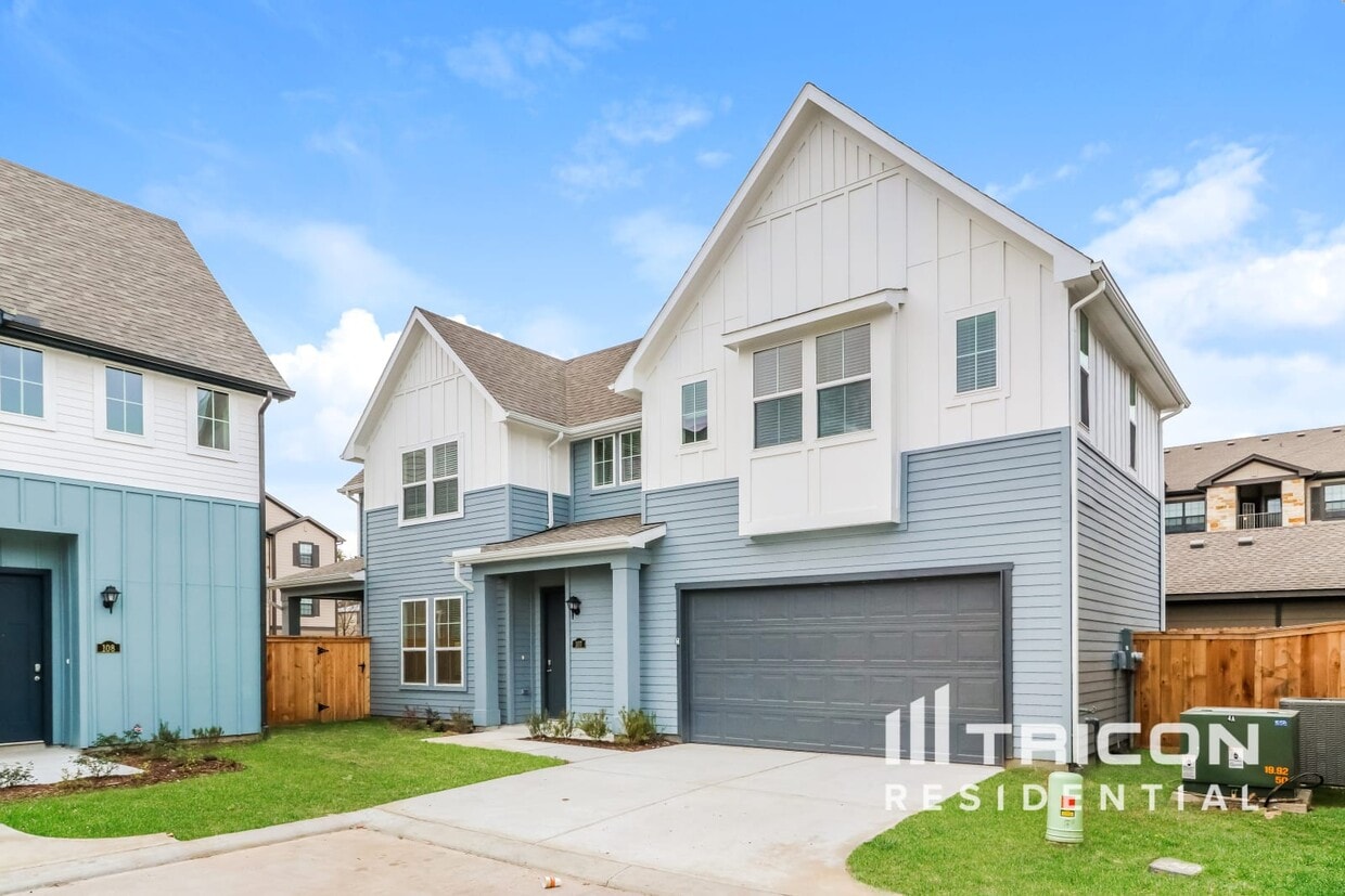 Foto principal - 9835 Willow Creek Commerce Dr