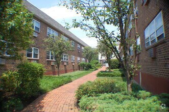 Building Photo - 637 Cove Rd