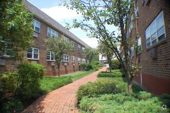 Building Photo - 637 Cove Rd