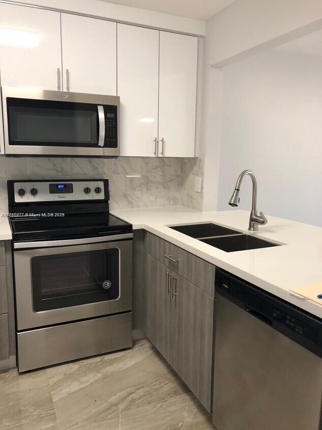 Foto principal - 3199 Foxcroft Rd