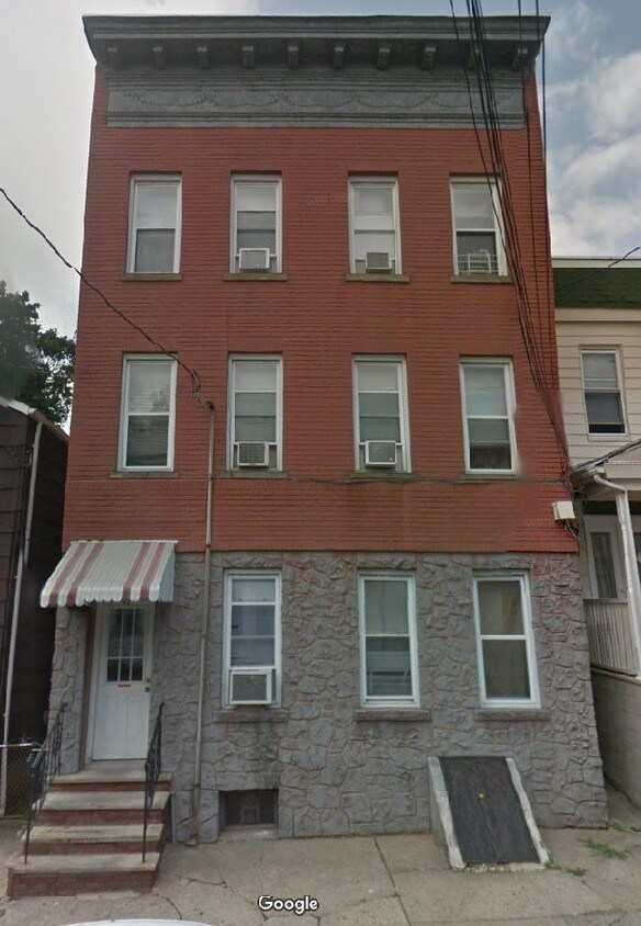 Primary Photo - 42 Halstead St