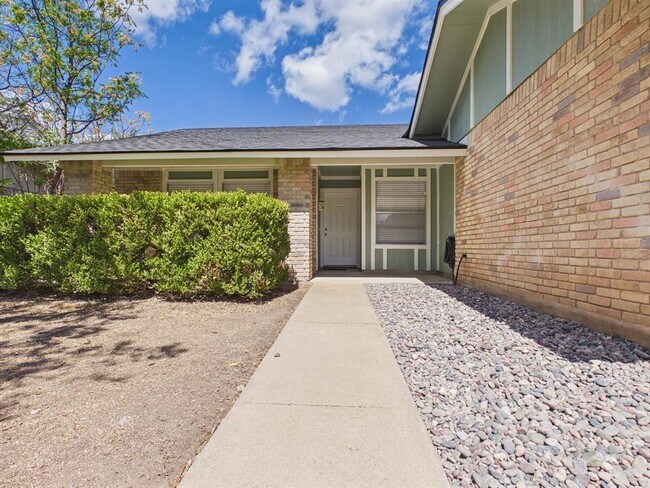 Foto del edificio - 10038 Woodland Village Dr