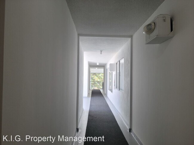 Foto del edificio - 1 br, 1 bath Apartment - 825 S. Bedford St...