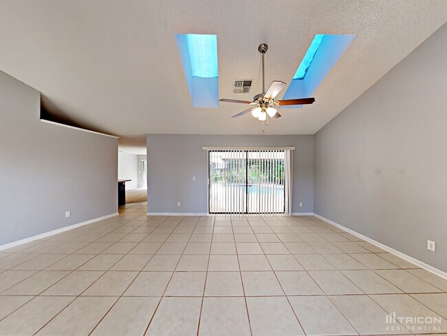 Building Photo - 1519 Carter Oaks Drive Valrico FL