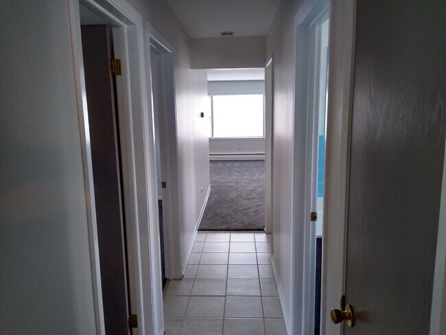 Foto del edificio - 8347 W Summerdale Ave