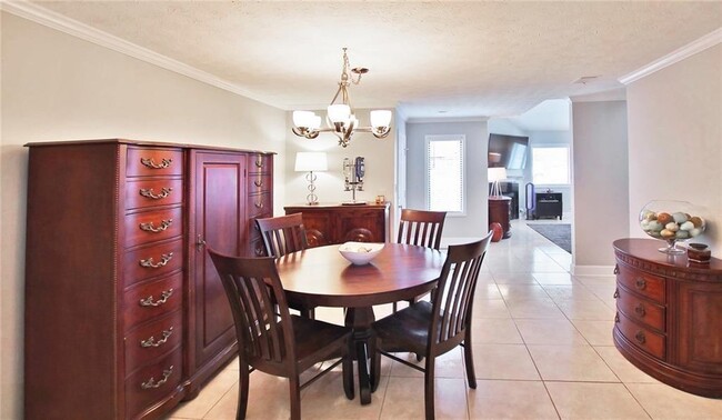 Building Photo - 1701 Cedar Chase Ln NE