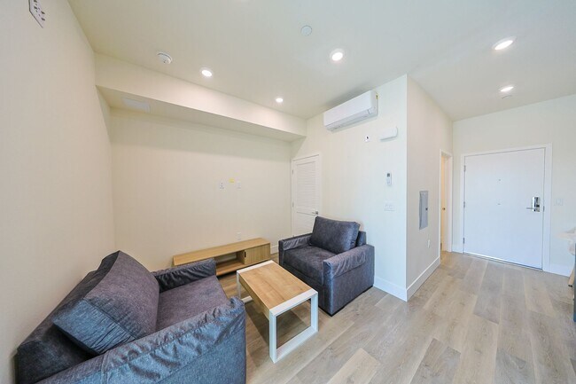 Foto del interior - 1317 W Jefferson Blvd