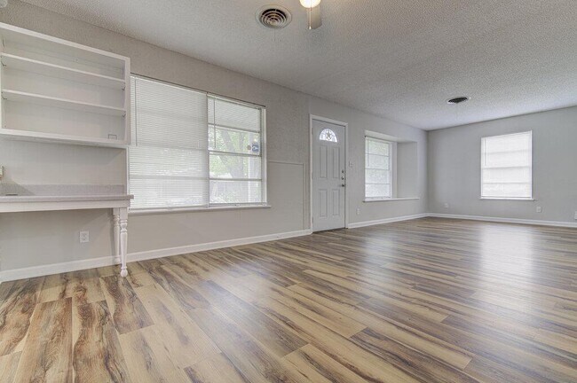 Foto del edificio - 1523 Weyford Dr