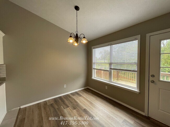 Building Photo - Pre-leasing this spcaious home in the hear...