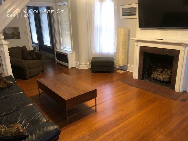 Building Photo - 2 Bedroom 1 Bath Partially Furnished House