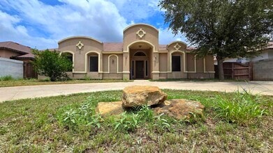Building Photo - 313 Floral Blvd