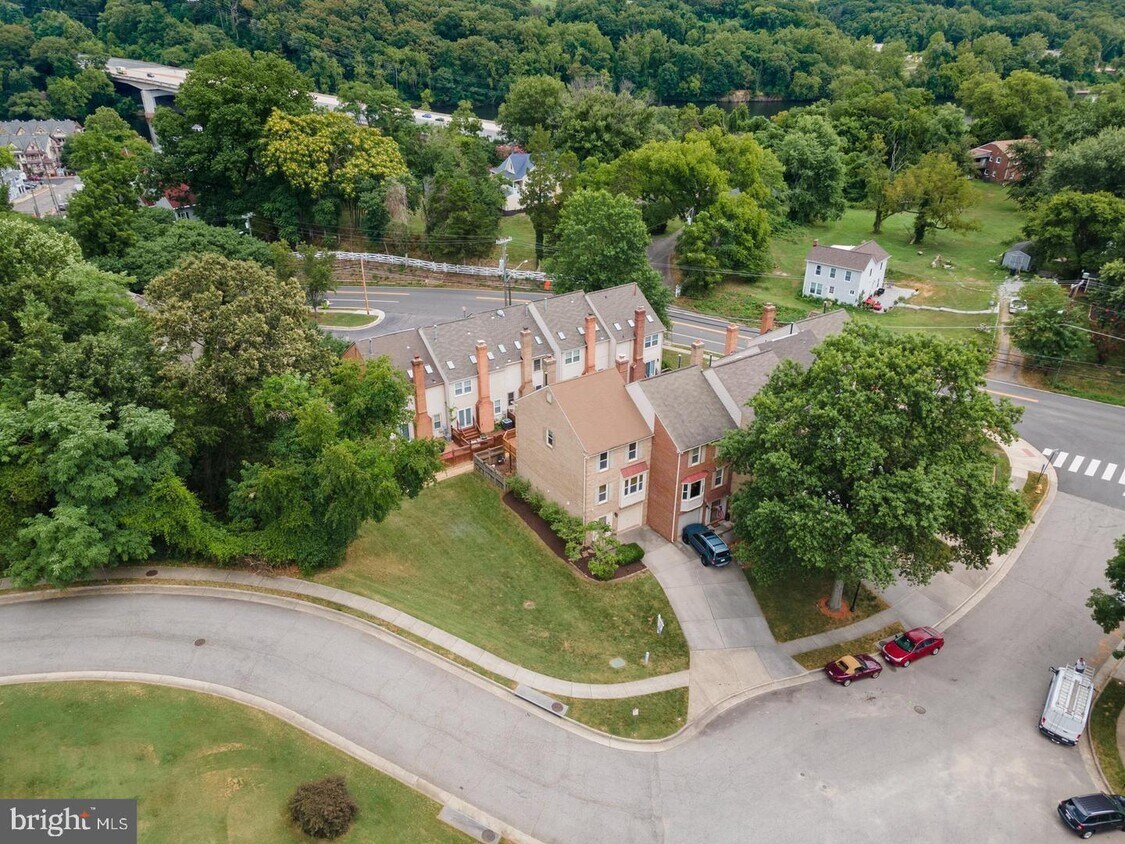 110 W Locust St, Occoquan Historic District, VA 22125 Townhome