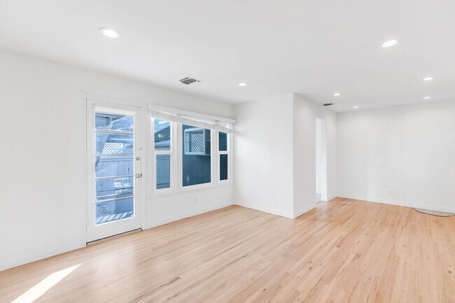 Foto del edificio - 12334 Moorpark St