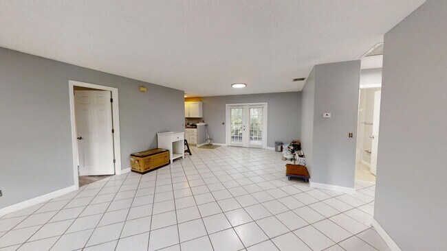 Building Photo - 1369 SW Gastador Ave